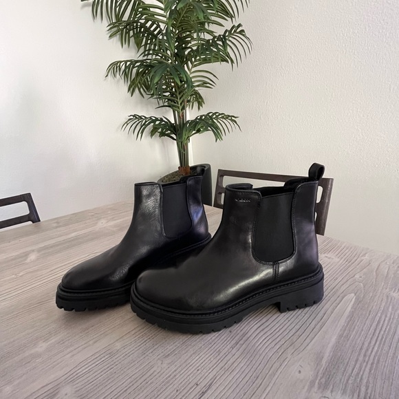 FINAL SALE-GEOX Respira- Chelsea Iridea Woman boots- size 9.5/40B in color black - Picture 5 of 14